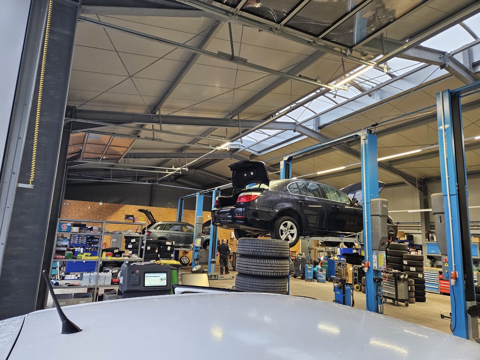 HU/AU vorbereiten: So kommt Ihr Auto sicher durch den TÜV